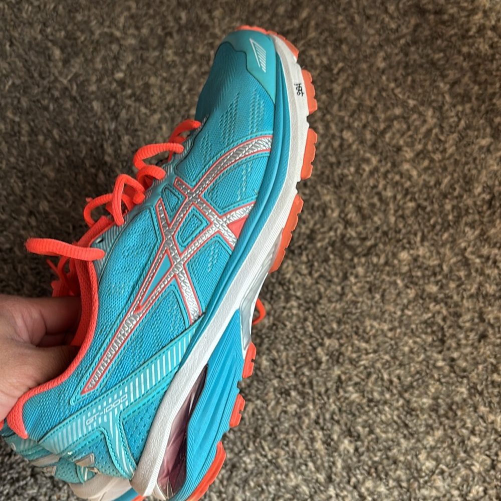 ASICS GT-1000 women’s shoes size 8